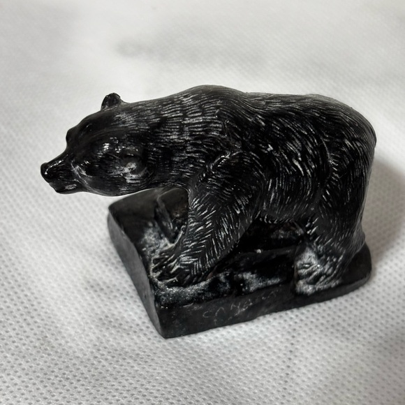 Faux? Soapstone Black Bear Sculpture 3x2” Canada Wolf W on bottom Signed - Picture 1 of 5